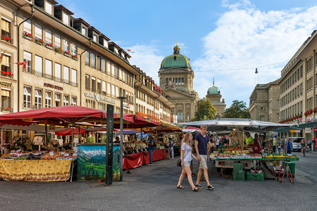 Bern, Switzerland - August 31, 2016: People on the market at Bundesplatz with Swiss Parliament building on the background, in the old city center of Bern, Switzerlandのeditorial素材