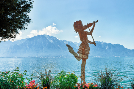 Montreux, Switzerland - August 27, 2016: Figure of a girl with violin at Geneva Lake in Montreux, Vaud canton, Switzerlandのeditorial素材