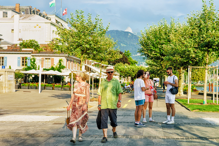 Vevey, Switzerland - August 27, 2016: Senior people on the promenade at Geneva Lake in Vevey, Vaud canton, Switzerlandのeditorial素材