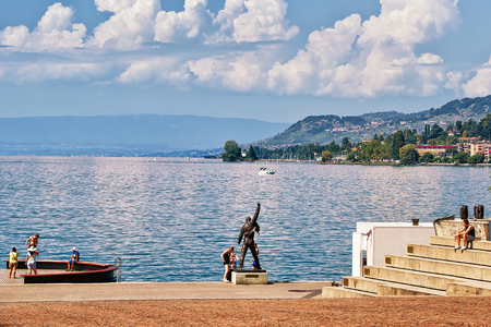 Montreux, Switzerland - August 27, 2016: People at Freddie Mercury statue at Geneva Lake in Montreux, Vaud canton, Switzerlandのeditorial素材