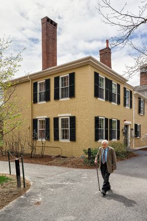 Cambridge, USA - April 29, 2015: Senior man at Harvard Yard of Harvard University in Cambridge, Massachusetts, MA, USA.のeditorial素材