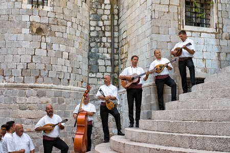 Dubrovnik, Croatia - August 20, 2016: Street musicians in medieval costumes singing and playing in the Old town of Dubrovnik, Croatiaのeditorial素材