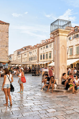 Dubrovnik, Croatia - August 18, 2016: Stradun Street and Orlando Column with tourists in Dubrovnik, Croatiaのeditorial素材