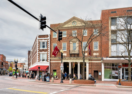 Cambridge, USA - April 29, 2015: People at Harvard Cooperation Society, Cambridge, Massachusetts, Americaのeditorial素材