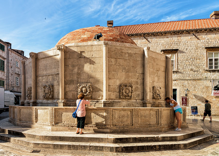 Dubrovnik, Croatia - August 20, 2016: Women drinking at Large Onofrio Fountain on the Square at Stradun Street in the Old city of Dubrovnik, Croatiaのeditorial素材