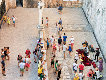 Dubrovnik, Croatia - August 19, 2016: Street musicians playing for tourists at Pile gate in the Old city of Dubrovnik, Croatiaのeditorial素材