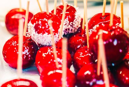 Red glazed apples in Christmas market in Vilniusの写真素材