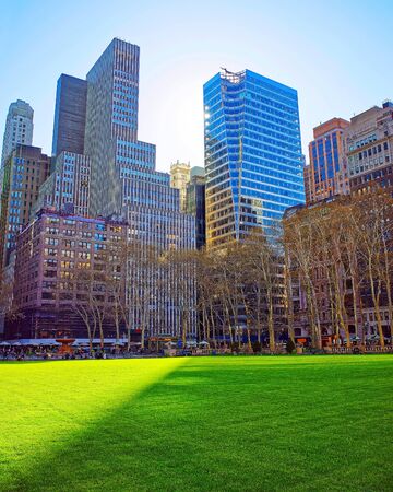 Skyline with skyscrapers and American cityscape in Bryant Park in Midtown Manhattan, New York, USA. United States of America. NYC, US.の写真素材