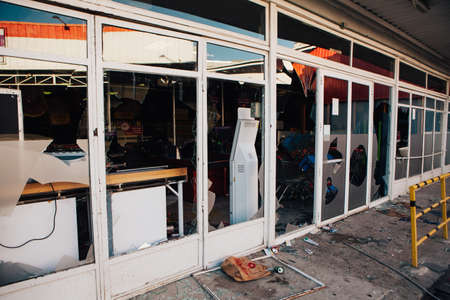 QUILPU? ?, CHILE - OCTOBER 20, 2019 - Supermarket is looted during the protests of theのeditorial素材