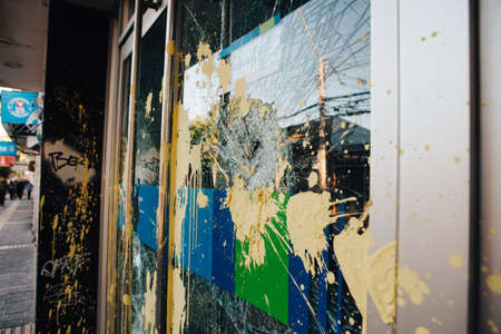 QUILPU? ?, CHILE - OCTOBER 20, 2019 - AFP (Private Pension System) office is looted during the protests of theのeditorial素材