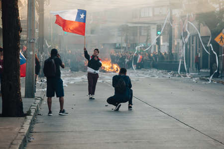 QUILPU? ?, CHILE - OCTOBER 20, 2019 - Barricades during protests of theのeditorial素材