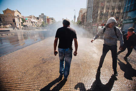 SANTIAGO, CHILE-OCTOBER 29, 2019 - Protester confronts police with stones in downtown Santiago, during protests of theのeditorial素材