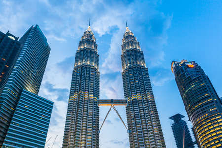 KUALA LUMPUR, MALAYSIA - MARCH 14: Petronas Twin Towers on March 14, 2016 in Kuala Lumpur, Malaysia.のeditorial素材