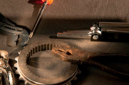 instruments, tools and clutch to perform work on mechanical parts