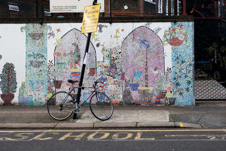 LONDON - APRIL 19: Vibrant wall of Primary school in Hackney of London on April 19, 2016 in  London, UK.のeditorial素材