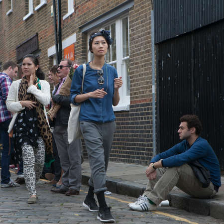 LONDON, ENGLAND - JULY 12, 2016 Sunday flower Columbia road flower market. The local going for flower, sitting on sidewalks, drink wine, eat and listen to the street musicians. Some of them dancing.のeditorial素材