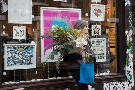 LONDON, ENGLAND - JULY 12, 2016 Sunday flower Columbia road flower market. The local going for flower, sitting on sidewalks, drink wine, eat and listen to the street musicians. Some of them dancing.のeditorial素材