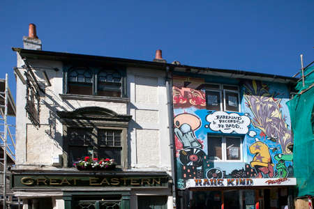 BRIGHTON, GREAT BRITAIN - MAR 01, 2017: Typical english townhouse in Brighton. Pub "Great Eastern"のeditorial素材