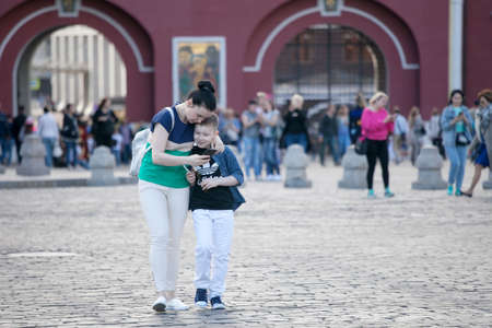 Moscow, RUSSIA - June 23, 2017: Mother and his son are walking along Red Squareのeditorial素材