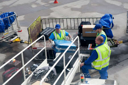 FRANKFURT, GERMANY - September 12, 2017 Loaders at the airport unload baggage from the aircraftのeditorial素材