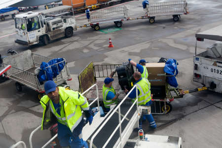 FRANKFURT, GERMANY - September 12, 2017 Loaders at the airport unload baggage from the aircraftのeditorial素材