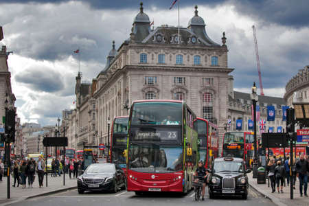 LONDON, ENGLAND - September 11, 2017 Transport stopped at a traffic light near the Piccadilly Circusのeditorial素材