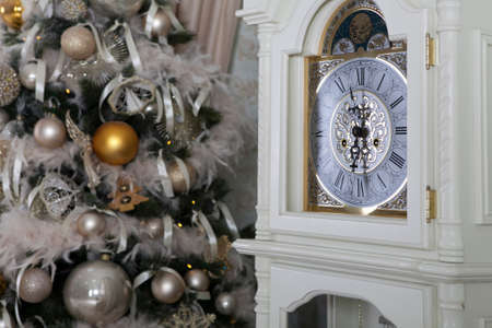 Christmas tree on new year's Eve in a white room with Christmas gifts. Gifts under the Christmas tree. Christmas background. Christmas tree decorated in whiteの写真素材