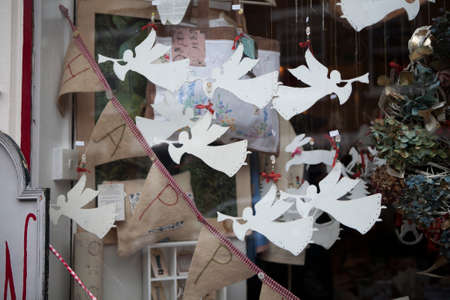 LONDON, ENGLAND - December 18 , 2017 Paper angels trumpet into pipes. Paper figures as a shop window decoration in Christmasのeditorial素材