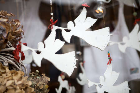 LONDON, ENGLAND - December 18 , 2017 Paper angels trumpet into pipes. Paper figures as a shop window decoration in Christmasのeditorial素材