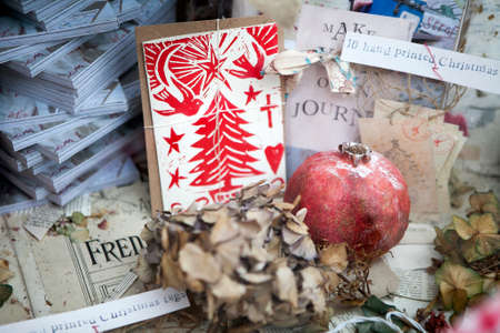 LONDON, ENGLAND - December 18 , 2017 Christmas decorations in the shop windowのeditorial素材