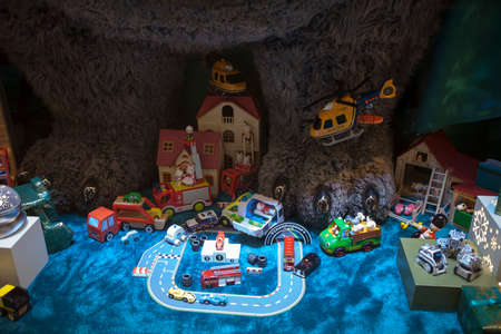 LONDON, ENGLAND - December 18 , 2017 Christmas showcases at Debenhams. Department store chain selling own-brand and international fashion, beauty and homeware products,のeditorial素材