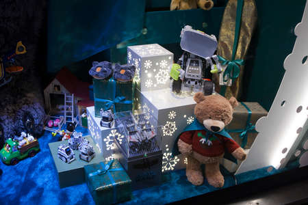 LONDON, ENGLAND - December 18 , 2017 Christmas showcases at Debenhams. Department store chain selling own-brand and international fashion, beauty and homeware products,のeditorial素材