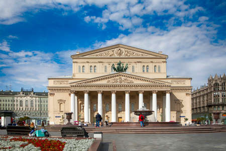 MOSCOW, RUSSIA - 19 SEPT , 2017: Bolshoi Theatre main entrance and Central Universal Department Store TsUMのeditorial素材