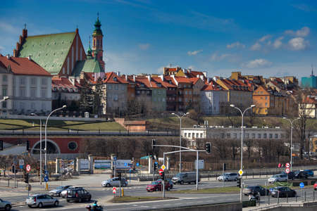 WARSAW, POLAND - APRIL 28, 2018: View of the old town from the bridge over the Vistula riverのeditorial素材