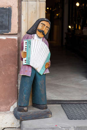 WARSAW, POLAND - June 28, 2018: Wooden figures of musicians at the souvenir shopのeditorial素材