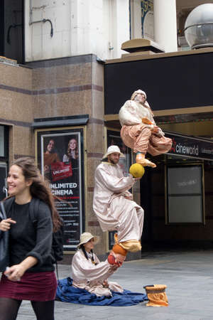 LONDON, ENGLAND - August 11 2018 Street actors perform in leicester squareのeditorial素材