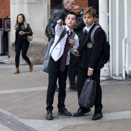 LONDON, ENGLAND - August 11 2018 Schoolchildren are sent on a tourのeditorial素材