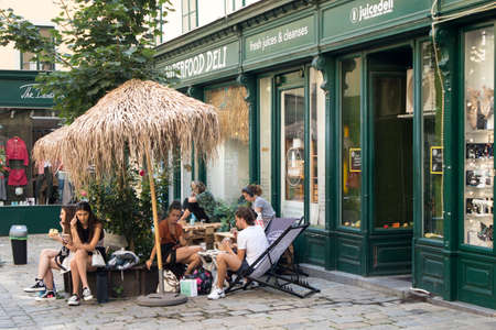 VIENNA, AUSTRIA - September 05 2019: crowded autumn streets in the city center. People eat in a street cafeのeditorial素材