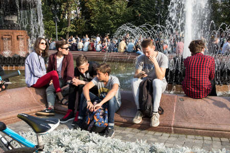 Moscow, Russia-August 27, 2019: Young people are sitting around the fountain near the cinema Russia on Pushkinskaya Square.のeditorial素材