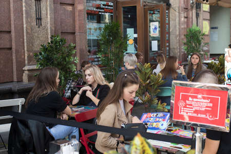 Moscow, RUSSIA - 25 September 2020, Girls have breakfast in a street cafe in the center of Moscowのeditorial素材