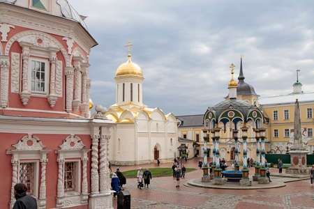 Sergiev Posad, Moscow region, - 19 April 2021 Trinity Cathedral in the Sergius Lavra on a spring day through the arches of the refectory buildingのeditorial素材