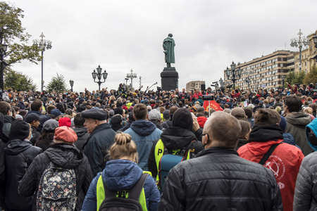 MOSCOW, Russia -September 25 2021, People, angered by last week's parliamentary election, joined a protest in the center of the city, holding posters carry slogans such as "bring back the election"のeditorial素材