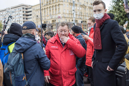 Moscow, Russia - 25 September 2021, Hundreds of Russians protest over last week's parliamentary elections. Communist deputy Vladimir Kashin makes his way through the crowdのeditorial素材