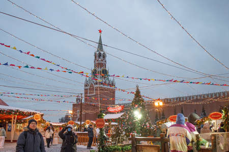 Moscow, Russia - 30 January, Christmas Fair Gum Fair on Red Square. People ride on a carousel in the form of a teapot and mugs. Evening, duskのeditorial素材