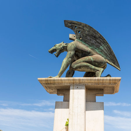 VALENCIA, SPAIN - April 20, 2024: 
The protective gargoyle on Pont del Regne (Bridge of the Kingdom) located in the Turia Riverbed Gardens.のeditorial素材