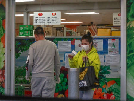 Shoppers wearing masks at Asian Supermarket in Auckland New Zealand during the pandemic lock downのeditorial素材