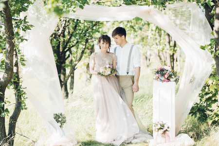 wedding couple on  nature.  bride and groom with cake  at  wedding.の写真素材