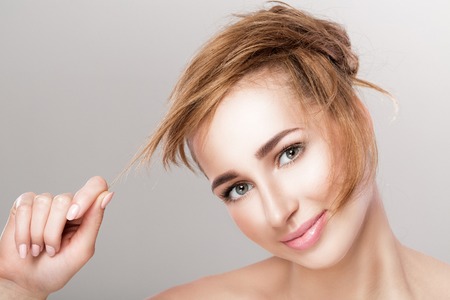 l smiling woman on grey backgroundの写真素材