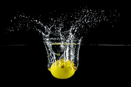 lemon in water splashの写真素材