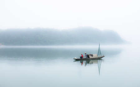 Early morning boat on the Xin'An Riverのeditorial素材